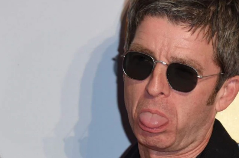 Noel Gallagher mascherina